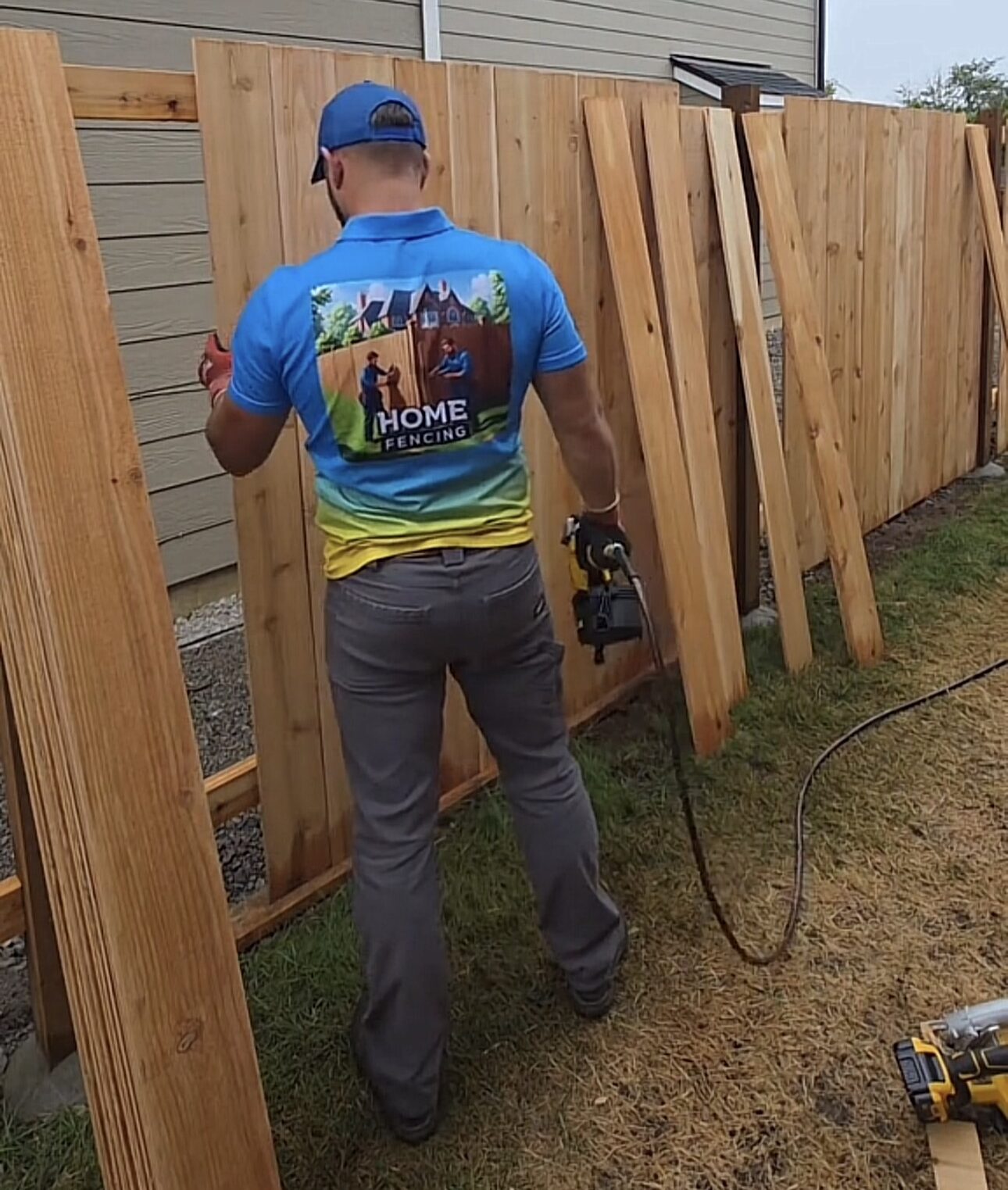 Custom cedar privacy fence installation in Seattle WA by Home Fence LLC.