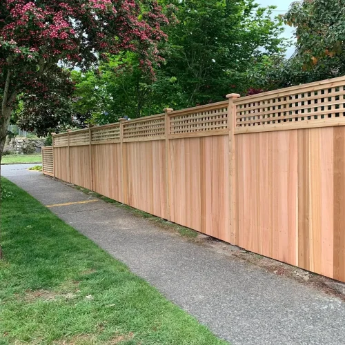 Cedar privacy fence installation with lattice top in Seattle