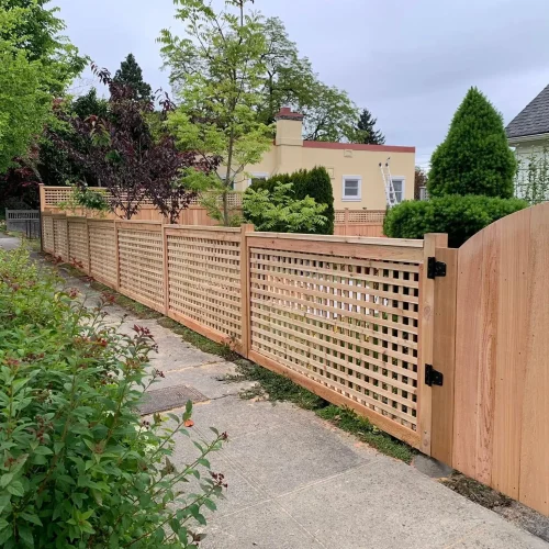 Hog wire fence installation with cedar frame in Bellevue