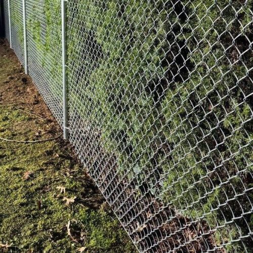 Galvanized chain link fence installation in Bellevue yard